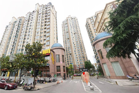 东郊花园两室一厅70平简装带隔离带车库